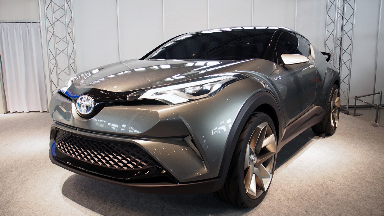 トヨタのコンパクトクロスオーバー「C-HR」は低燃費でありながら洗練されたデザイン！